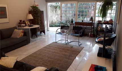 Casa com 3 quartos à venda em Vila Cordeiro - SP