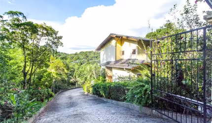 Condomínio com 4 quartos à venda em Condomínio Iolanda - SP