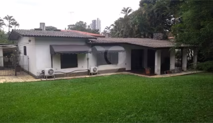 Casa térrea com 4 quartos à venda em Instituto De Previdência - SP