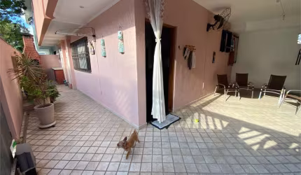Sobrado com 3 quartos à venda em Estuário - SP
