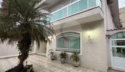 Sobrado com 3 quartos à venda em Aparecida - SP