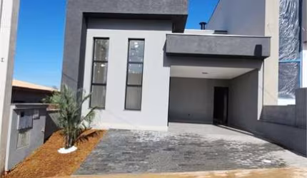 Condomínio com 3 quartos à venda em Wanel Ville - SP