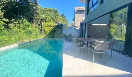 Casa com 6 quartos à venda em Riviera - SP