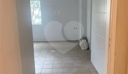 Apartamento com 2 quartos à venda ou para locação em Cerqueira César - SP