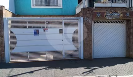 Sobrado com 4 quartos à venda ou para locação em Parque Vitória - SP