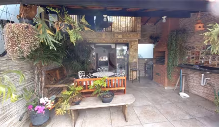 Sobrado com 3 quartos à venda em Jardim Regina - SP