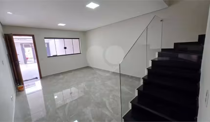 Sobrado com 3 quartos à venda em Parque Maria Domitila - SP