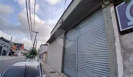 Galpão à venda ou para locação em Vila Mathias - SP