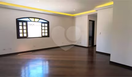 Sobrado com 3 quartos à venda em Jardim Ivana - SP