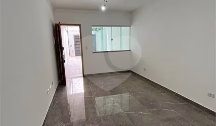Sobrado com 3 quartos à venda em Parque Tomas Saraiva - SP