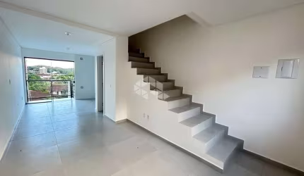 Casa geminada com 2 suítes no bairro Anita Garibaldi