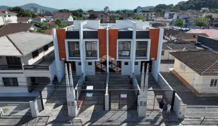 CASA GEMINADA A VENDA 3 QUARTOS SENDO 1 SUÍTE NO FLORESTA