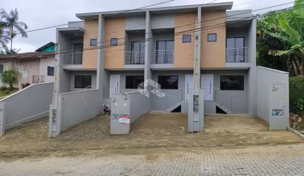 GEMINADOS A VENDA COM 2 SUÍTES NO BAIRRO FLORESTA