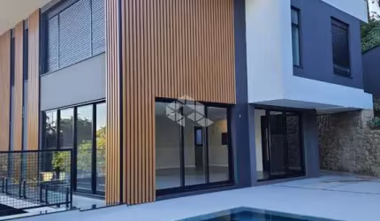 CASA A VENDA COM ELEVADOR PRIVATIVO, 3 SUÍTES NA QUINTINO BOCAIÚVA NO AMÉRICA