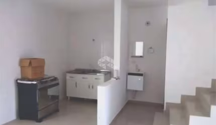 Excelente Sobrado no Bairro Iririú COM MUITO ESPAÇO quatro quartos e três banheiros CONFIRA!