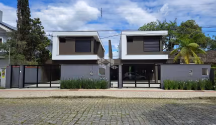 CASAS COM 4 SUÍTES A VENDA NO SAGUAÇU