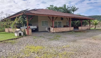 Terreno industrial em Joinville com uma casa de apoio vde 300 metros quadrados!