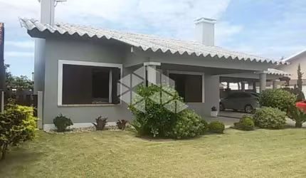 Casa à venda, com 3 quartos/dormitórios, 2 vagas/box em Atlântida, Xangri-lá/RS