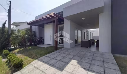 Casa em condomínio 3 suítes em Xangri-lá