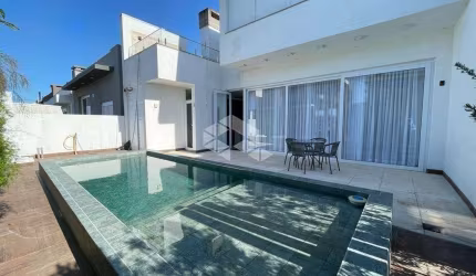 Sobrado composto de 4 suiítes com Jacuzzi e Piscina no Condomínio Blue em Xangri-la