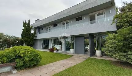 Casa com 06 quartos/dormitórios e 02 vagas/box Xangri-lá/RS