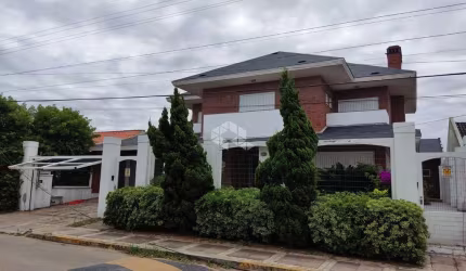 Sobrado à venda, com 4 quartos/dormitórios, 2 vagas/box, em Atlântida, Xangri-Lá/RS