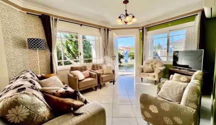 Casa com 1 suíte com hidromassagem e closet  + 1 dormitório , 1 banheiro social , Living amplo integrado , Cozinha americana na Praia da Rainha do Mar