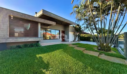 Casa 05 dormitório, 04 suítes Atlântida