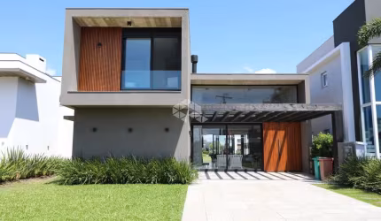 Casa em Condomínio em XANGRI-LÁ com 4 suítes - RIVIERA
