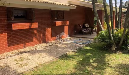 Casa à venda, com 4 quartos/dormitórios, 3 vagas/box, no Centro de Xangri-lá/RS