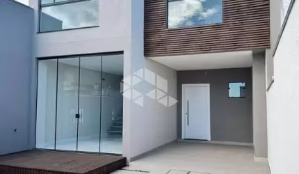 Sobrado com 3 suítes, 4 banheiros,, 2 vagas, 105m² com piscina