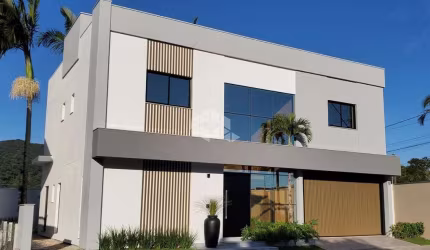 Casa duplex 4 suítes com piscina na Barra em Balneário Camboriú