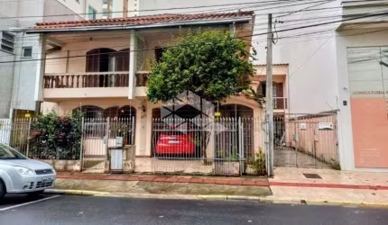 Casa com 3 dormitórios no centro de Balneário Camboriú