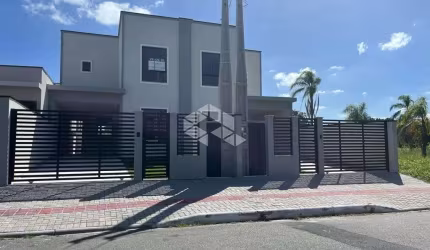 Sobrado novo 3 quartos e 2 vagas em Balneário Camboriú