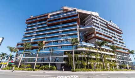 Apartamento 2 quartos, sendo 2 suítes com 2 vagas de garagem. Localizado anexo ao Balneário Shopping