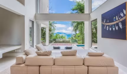 Mansão exclusiva com vista mar mobiliada e decorada no Estaleirinho em Balneário Camboriú