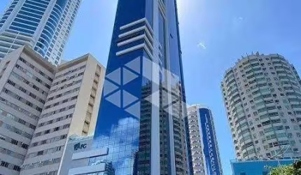 Apartamento mobiliado e decorado 4 suítes Frente Mar na Barra Norte em Balneário Camboriú