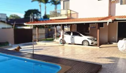 Casa com 05 quartos com Piscina no Centro de Camboriú