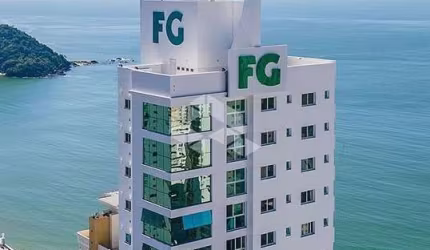 Apartamento 3 quartos com Vista Mar andar alto no Centro de Balneário Camboriú