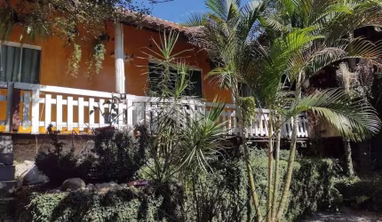 Casa com 5 quartos + 2 kitnets e amplo terreno com árvores frutíferas em Balneário Camboriú