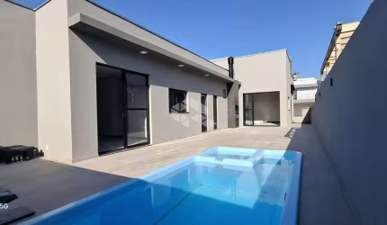 Casa em Camboriú 02 suítes e 01 Suíte Master no Condomínio Caledônia