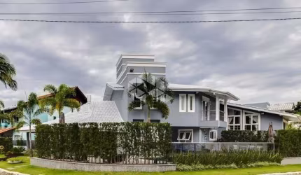 Casa em Balneário Camboriú, 4 Dormitórios, 2 Banheiros, 4 Suítes, 2 Vagas de garagem.