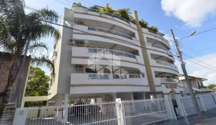 Belo apartamento 2 dormitórios sacada frente suíte 2 vagas em Bombas SC.