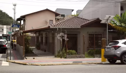 Terreno comercial de esquina para venda no centro de Itajai SC