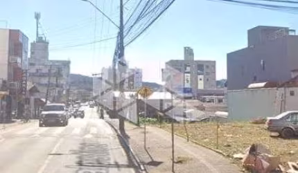 Terreno à venda na Avenida Palestina  excelente para edificação de prédio.