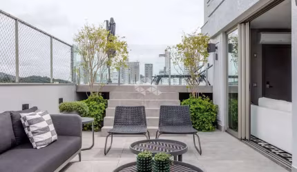 Cobertura duplex com piscina 3 suítes mobiliada e decorada no Pioneiros em Balneário Camboriú