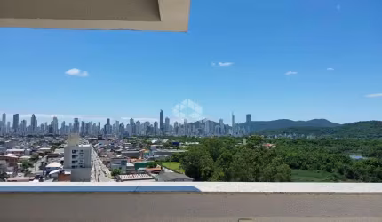 Cobertura 3 dormitórios com vista para Balneário
