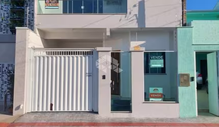 Sobrado 3 suítes 2 vagas no Centro