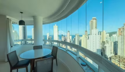Apartamento mobiliado 3 suítes e 2 vagas no Centro