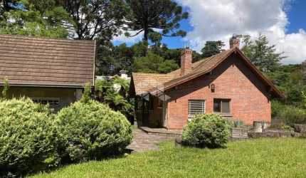 Casa em 2 terrenos totalizando 3.004 m2 com potencial para incorporação